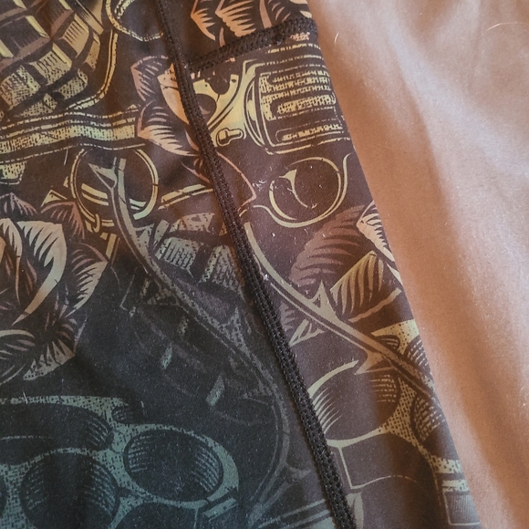 CVG dressed to kill capris - Picture 4 of 5